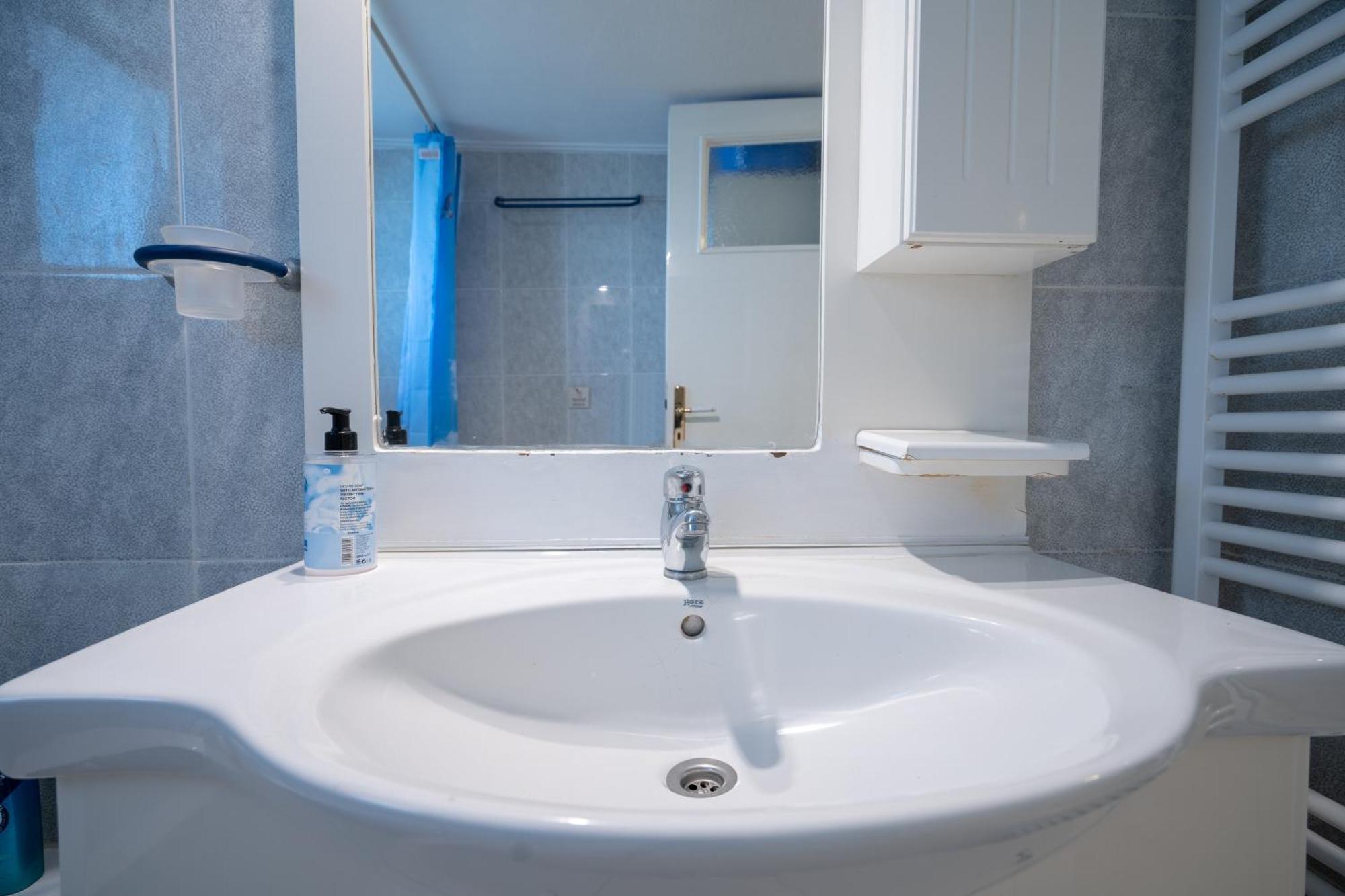 N.kosmos Metro St. 1 Bedroom 5 Pers Flat By Mps
